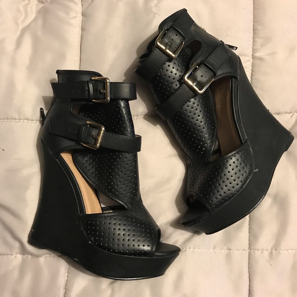 Black Wedges